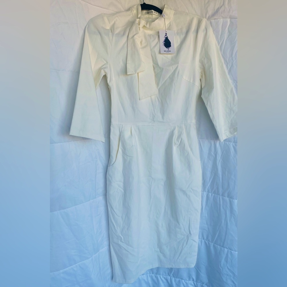 Cute off white dress, new